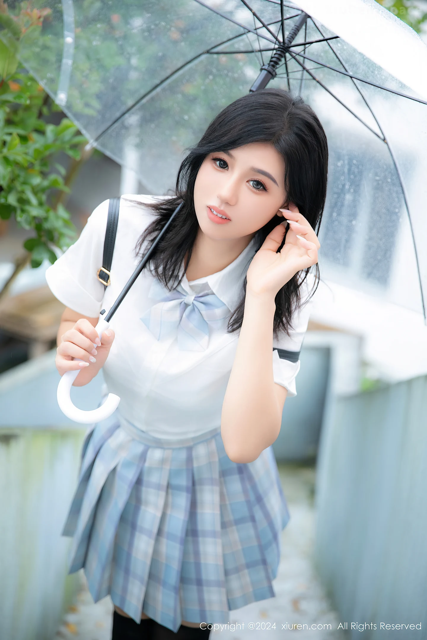 图片[5]-[XiuRen秀人网]VOL.8759 模特金小依性感白色学生装配超薄黑丝半脱秀火辣身材诱惑写真90P-秀人网官方网站